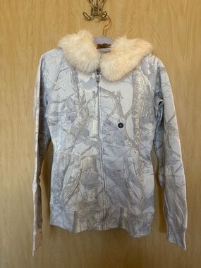 Hollister Feel Good Faux Fur Trim Zip-Up Camo Hoodie—NWT